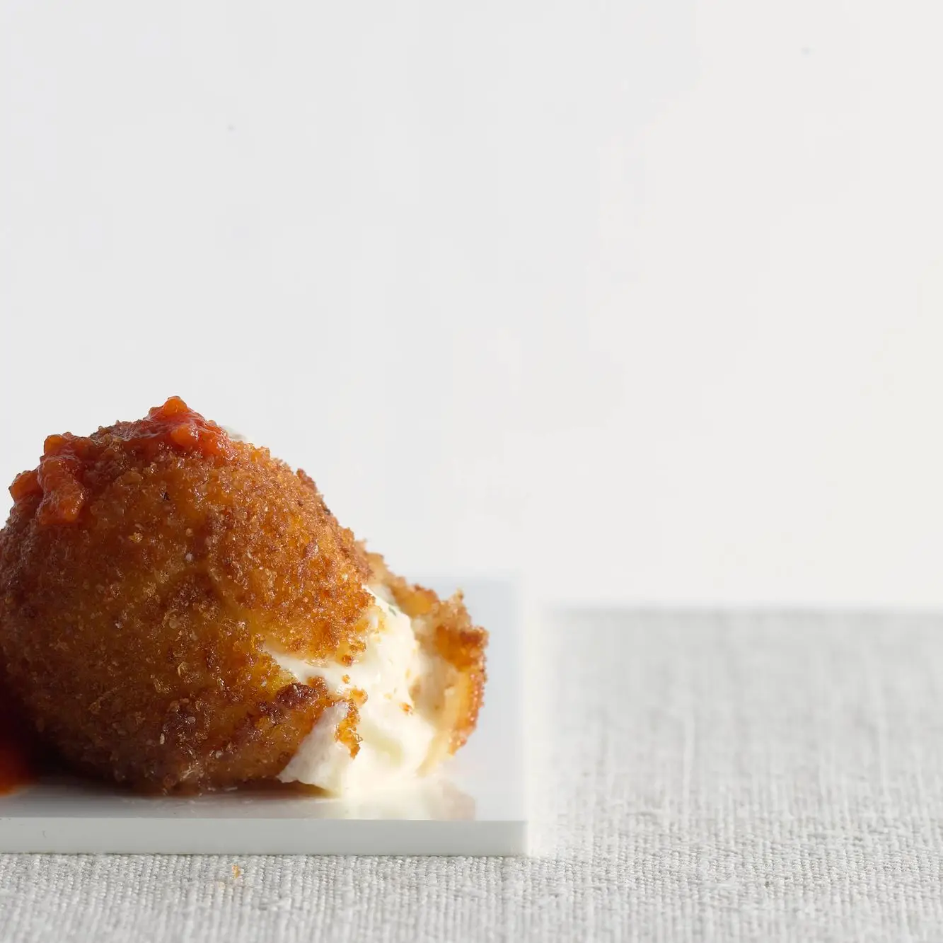 Bolas de mussarela frita