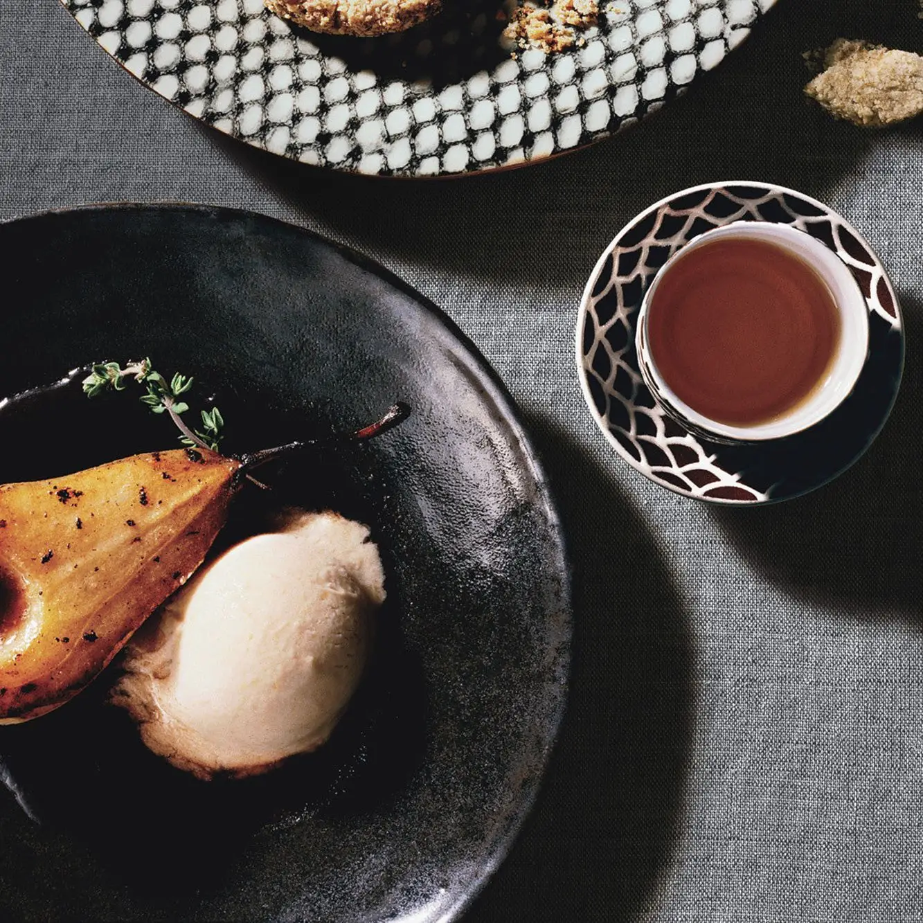 Peras bosc em vinho rosé com sorvete de caqui