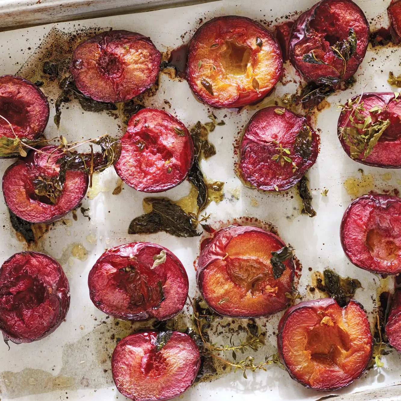 Ameixas assadas com molho de tahine