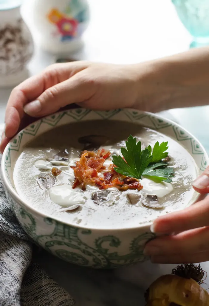 Creamy Roasted Garlic and Mushroom Soup' title='Creamy Roasted Garlic Mushroom Soup