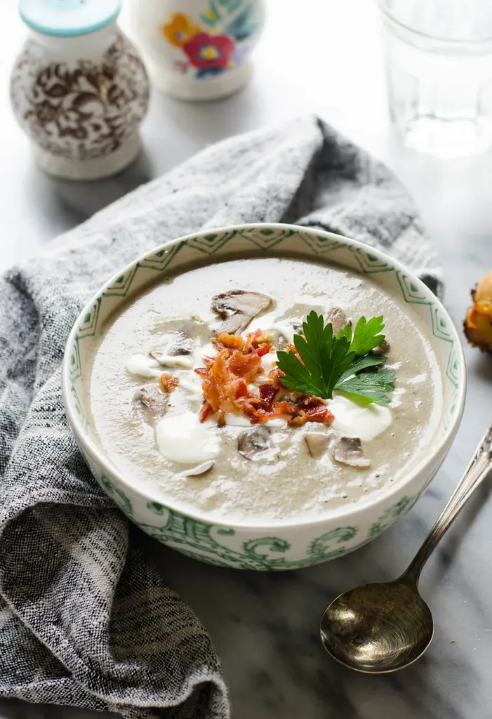 Creamy Roasted Garlic and Mushroom Soup' title='Creamy Roasted Garlic Mushroom Soup