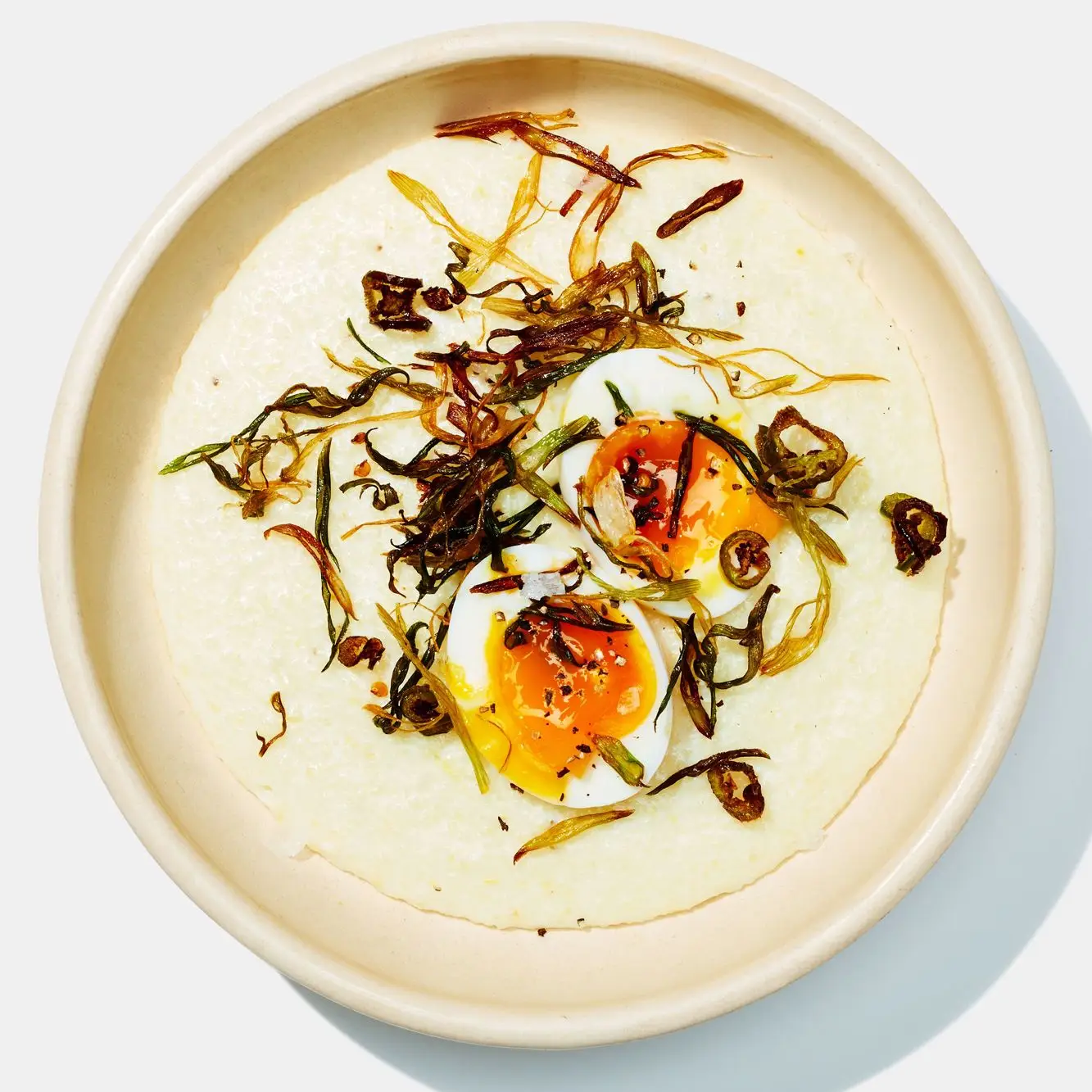 Grãos bregas com cebolinha e ovos