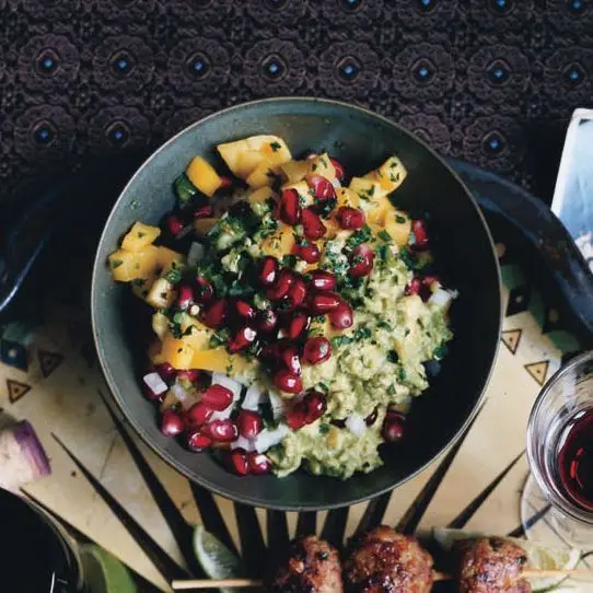 Guacamole da romã de manga