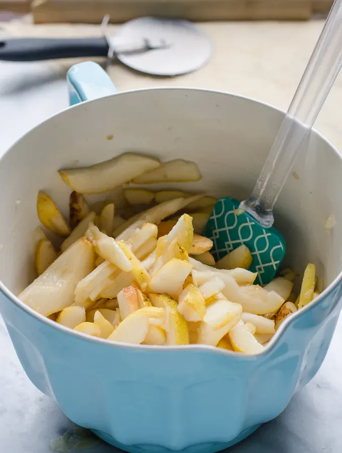 Spiced Pear Pie with Sourdough Crust' title='Spiced Pear Pie