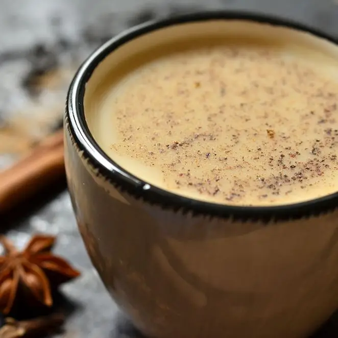 Chá de leite com especiarias (masala chai)