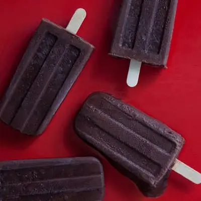 Fudge congelado pops