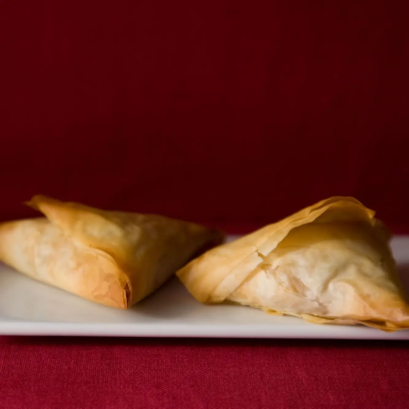 Triângulos de batata samosa phyllo
