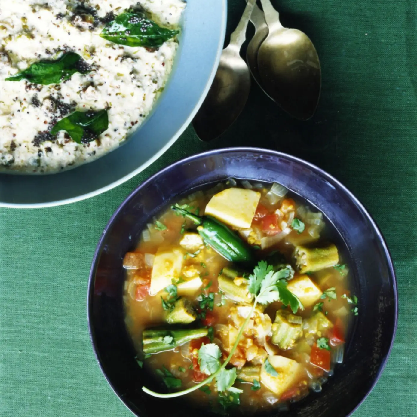 Quiabo crocante em molho de iogurte