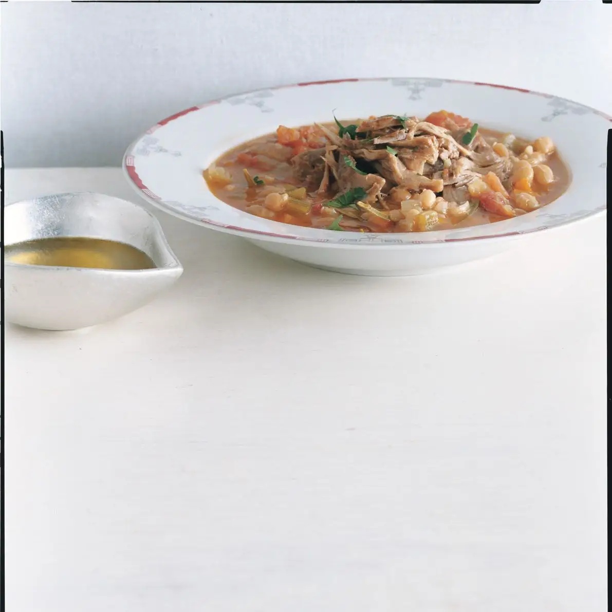 Hastes de cordeiro toscano com feijão branco