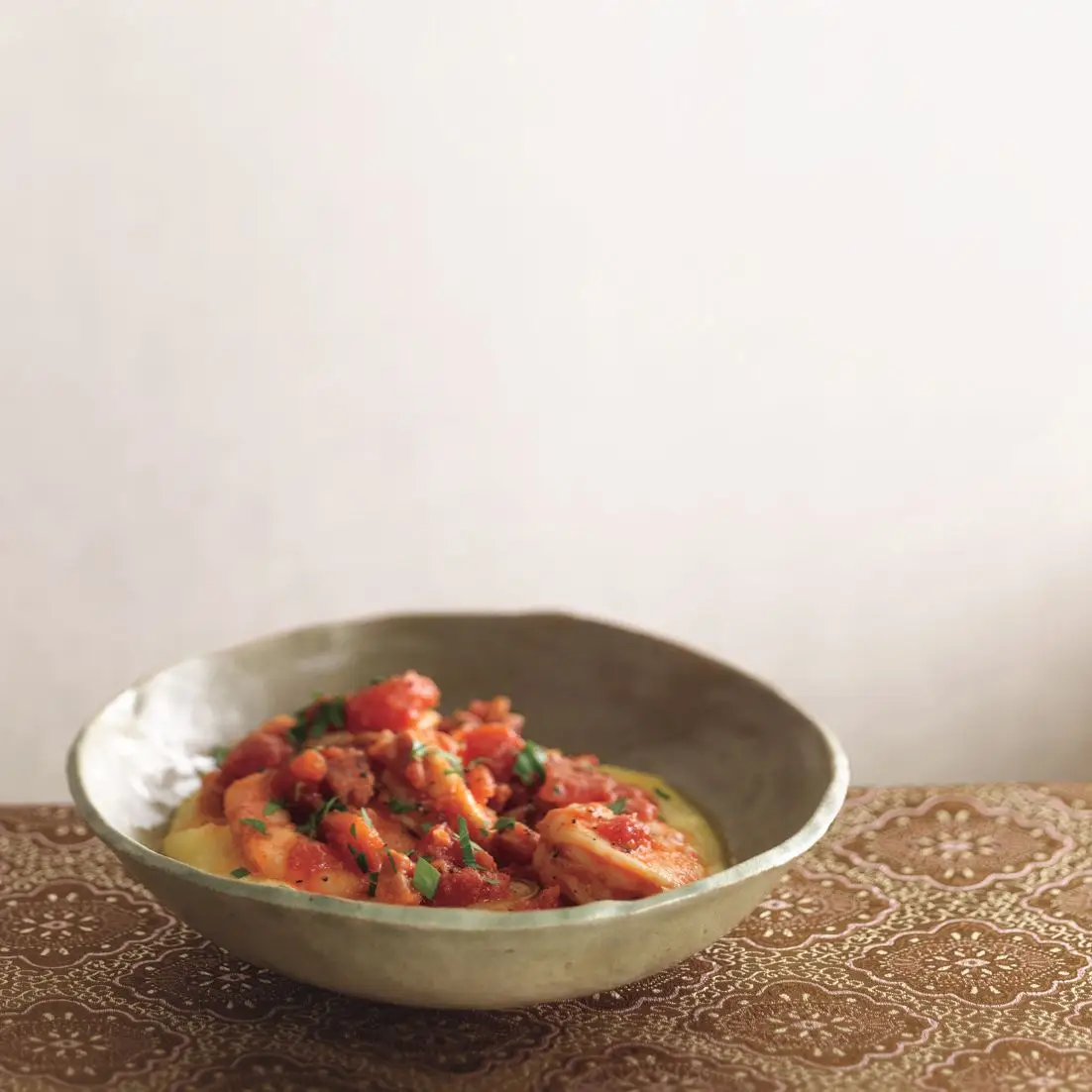 Camarão e pancetta na polenta