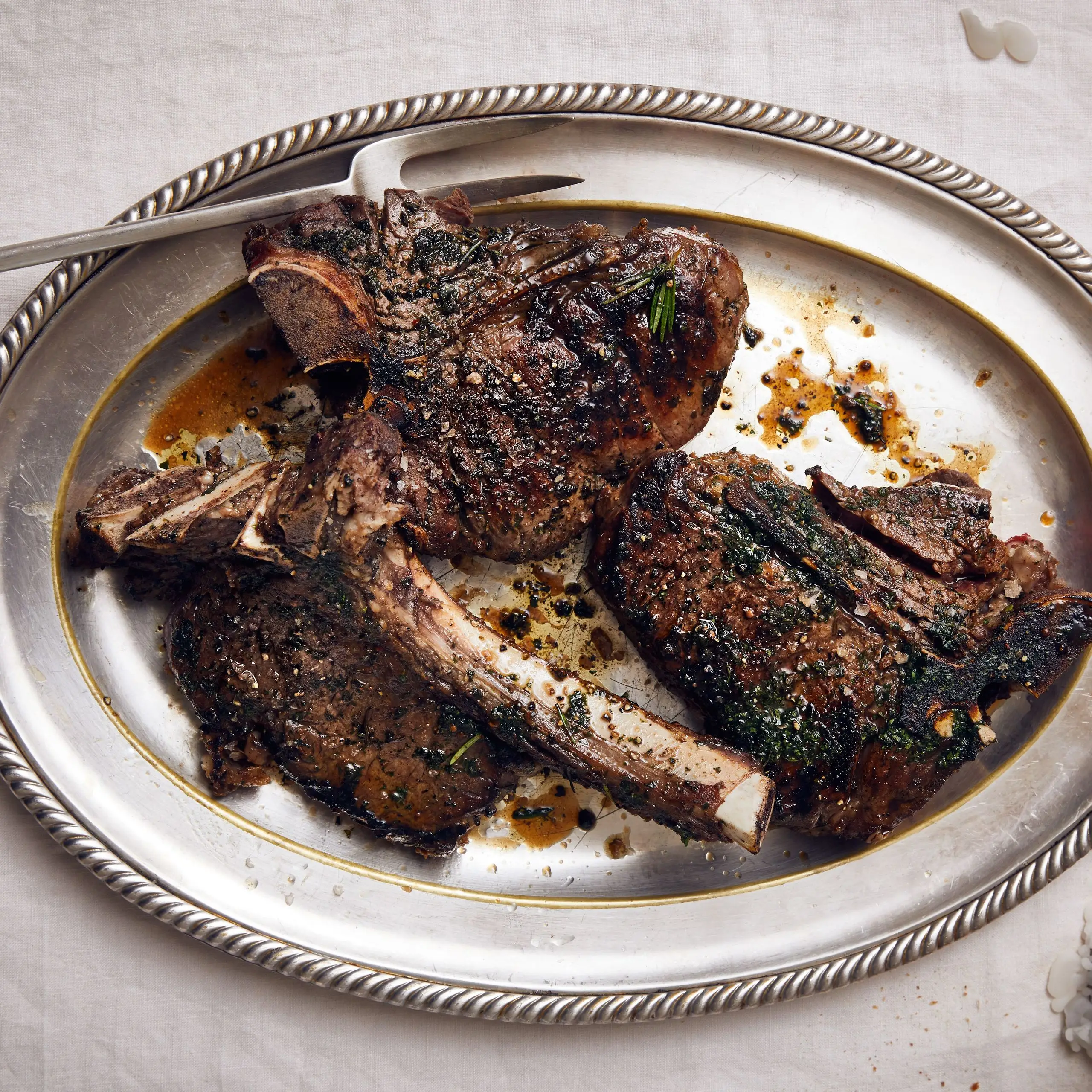 Bistecca grelhada com molho de peixe Herby