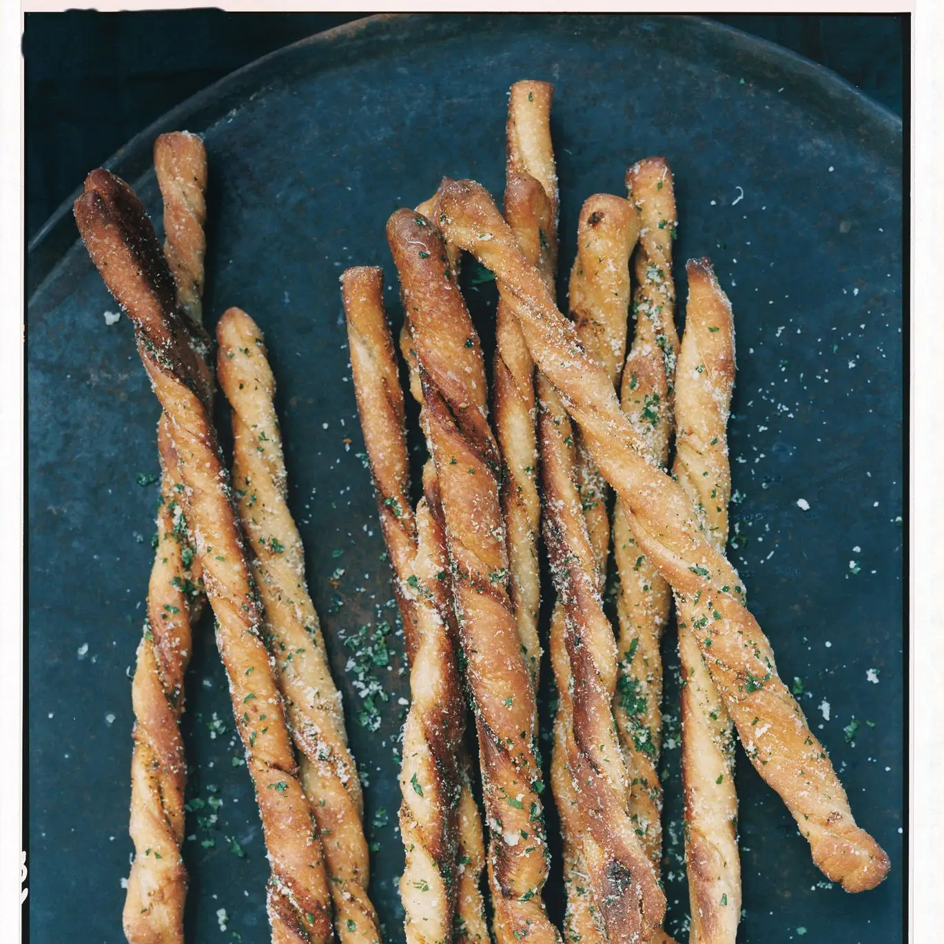 Torções de pão de ervas de alho