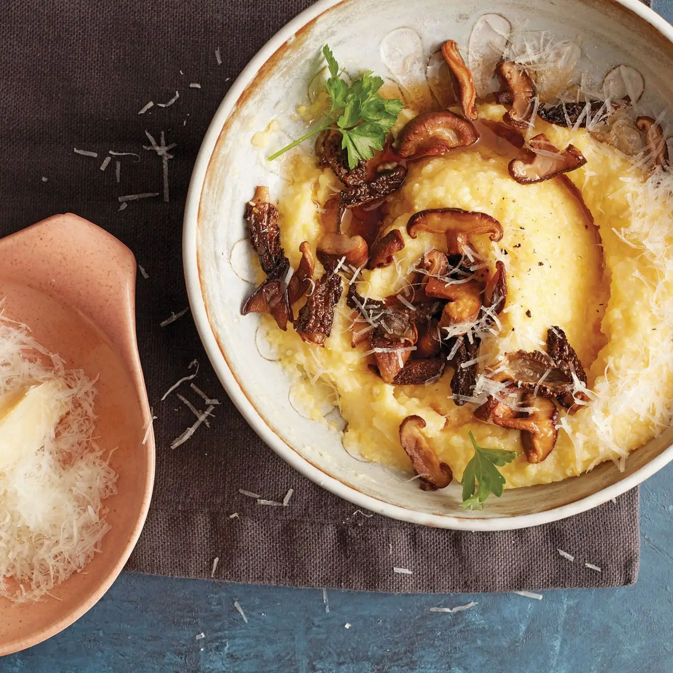 Trufas, Porcini e Polenta de queijo Pecorino
