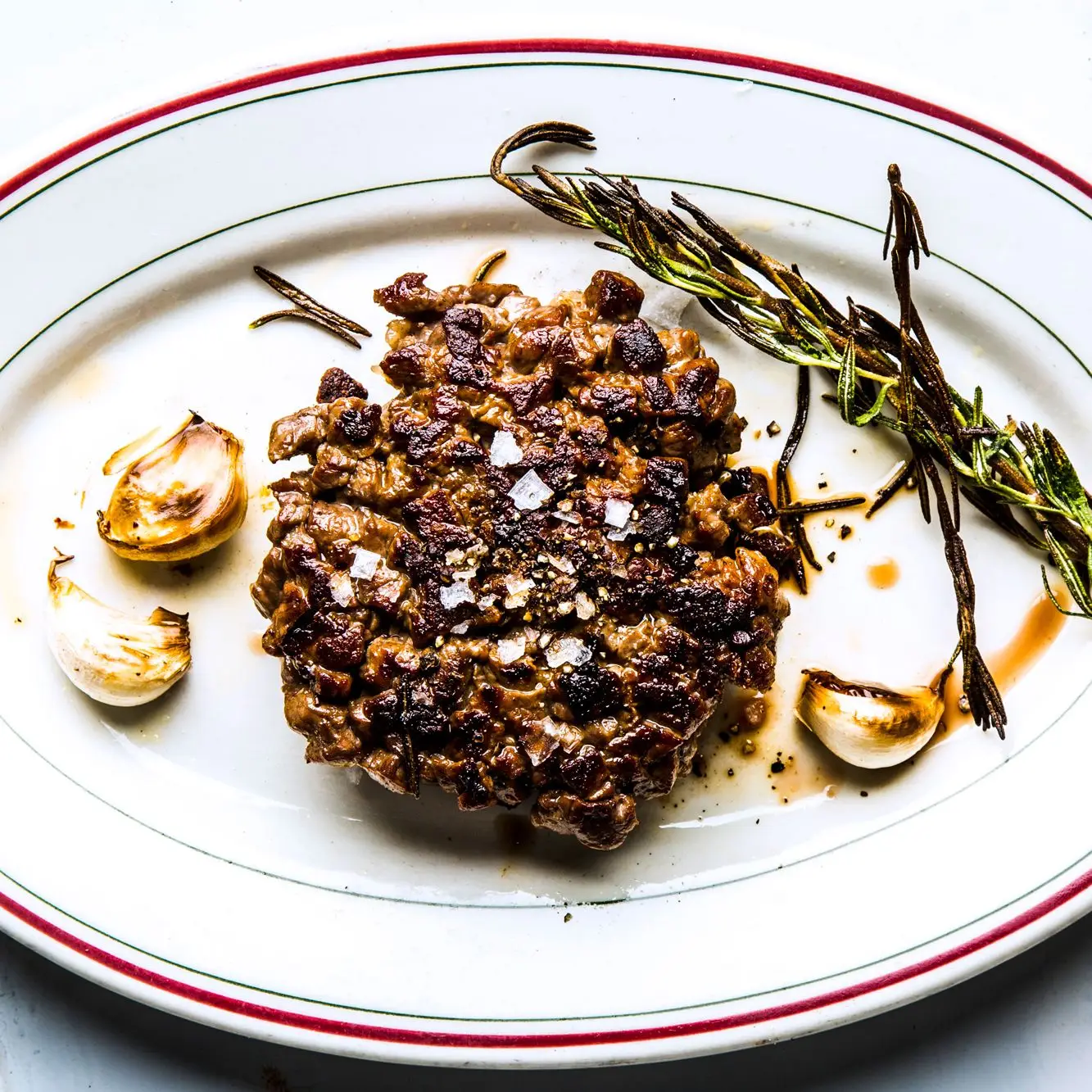 Tartare de bife grelhado com alecrim