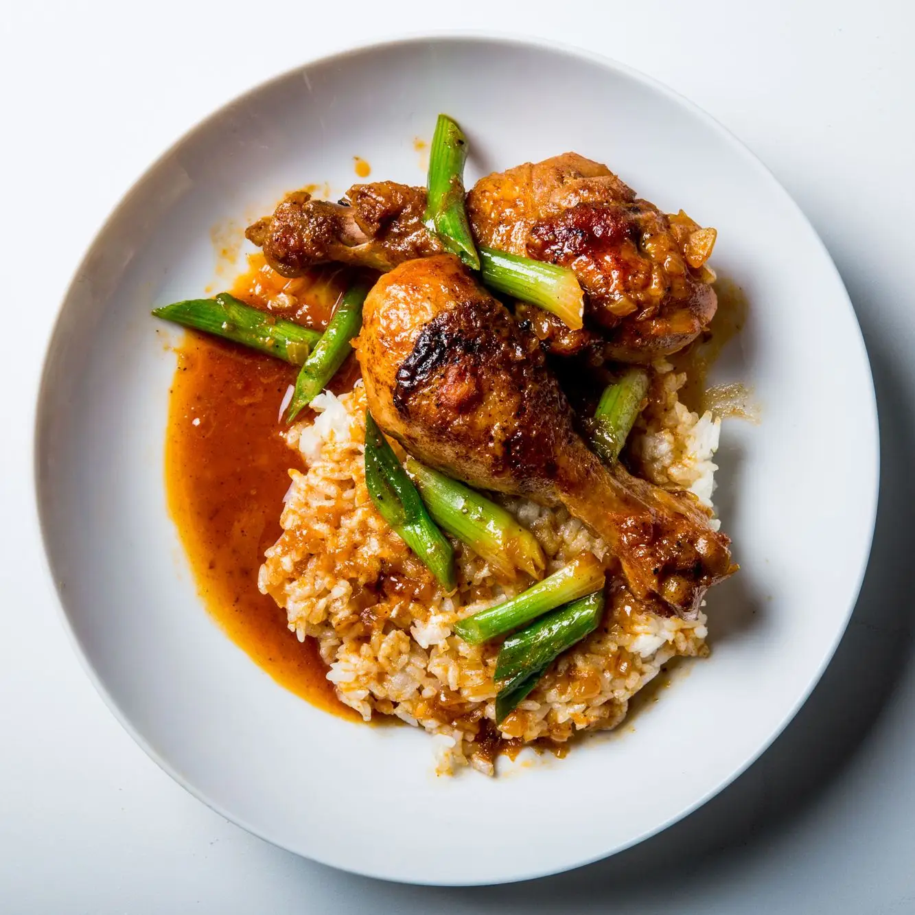 Frango com chanfro de gochujang e arroz crocante