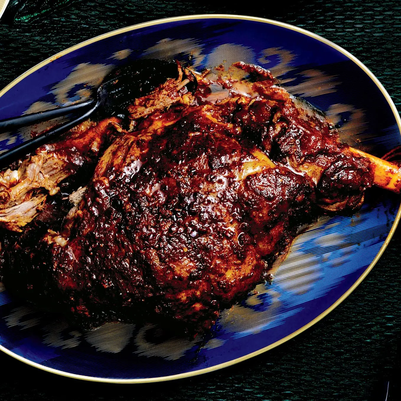 Perna de cordeiro refogada com temperamento shawarma