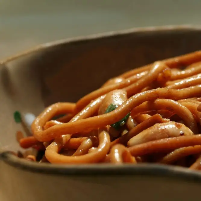 Macarrão de gergelim de amendoim