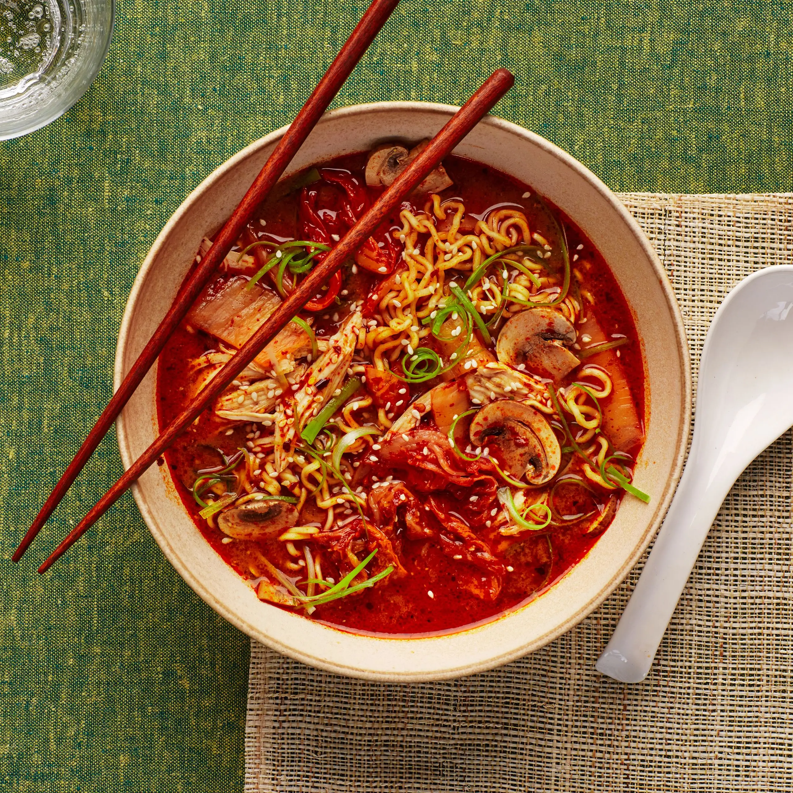 Ramen de missô quase instante com Kimchi