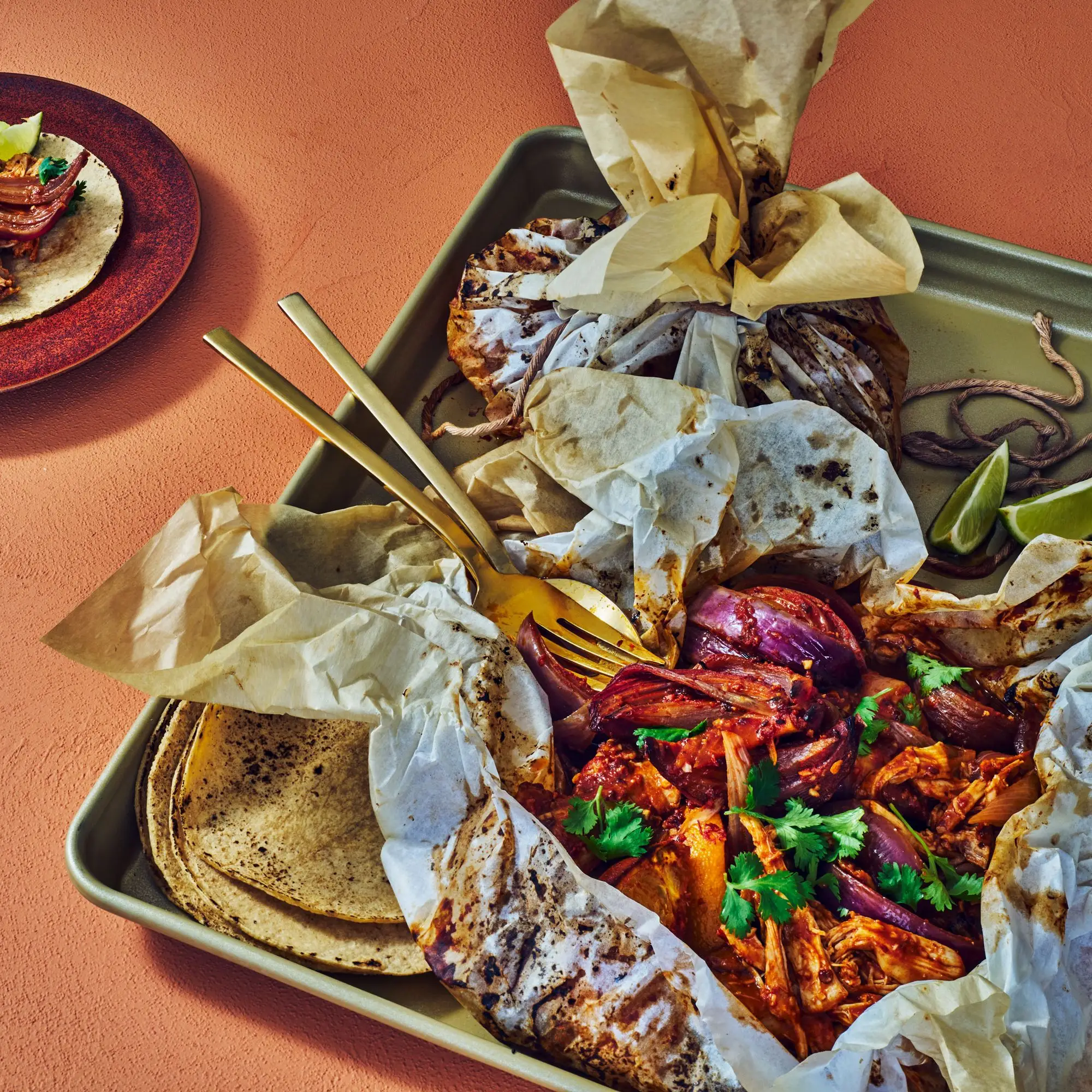 Coxas de frango laranja defumado