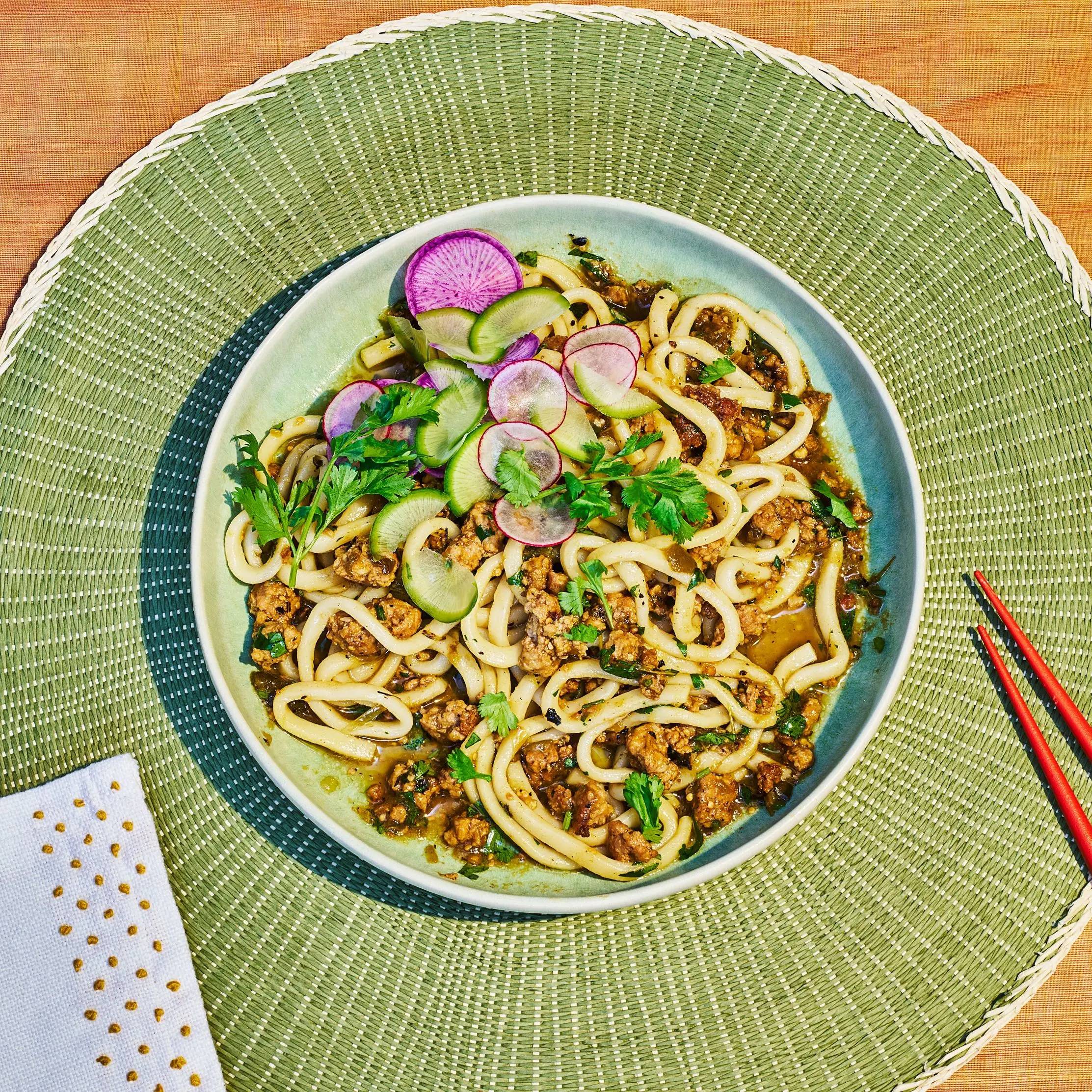 Carne de porco e tomatillo udon