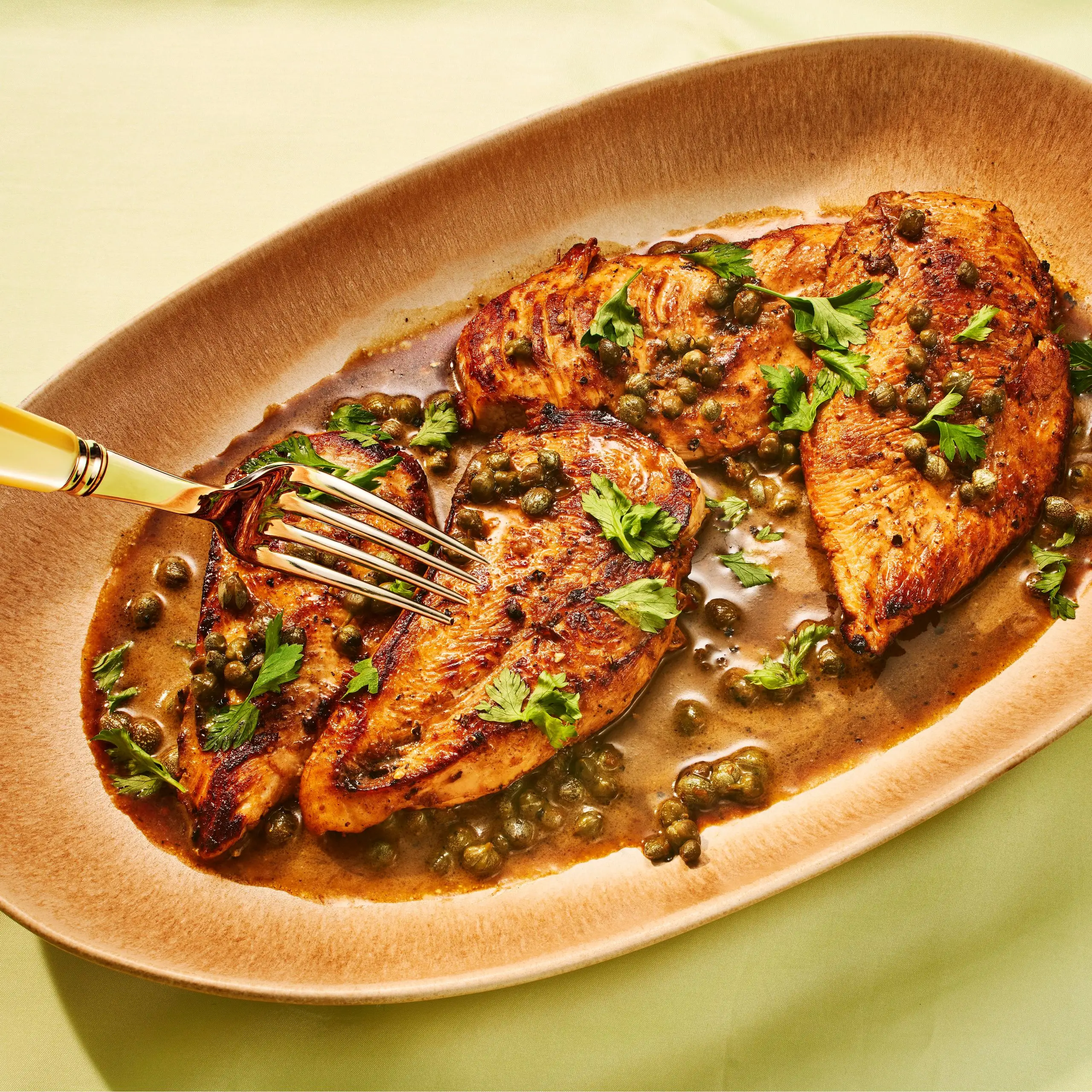 Frango para manteiga de alcaparra do bolso traseiro