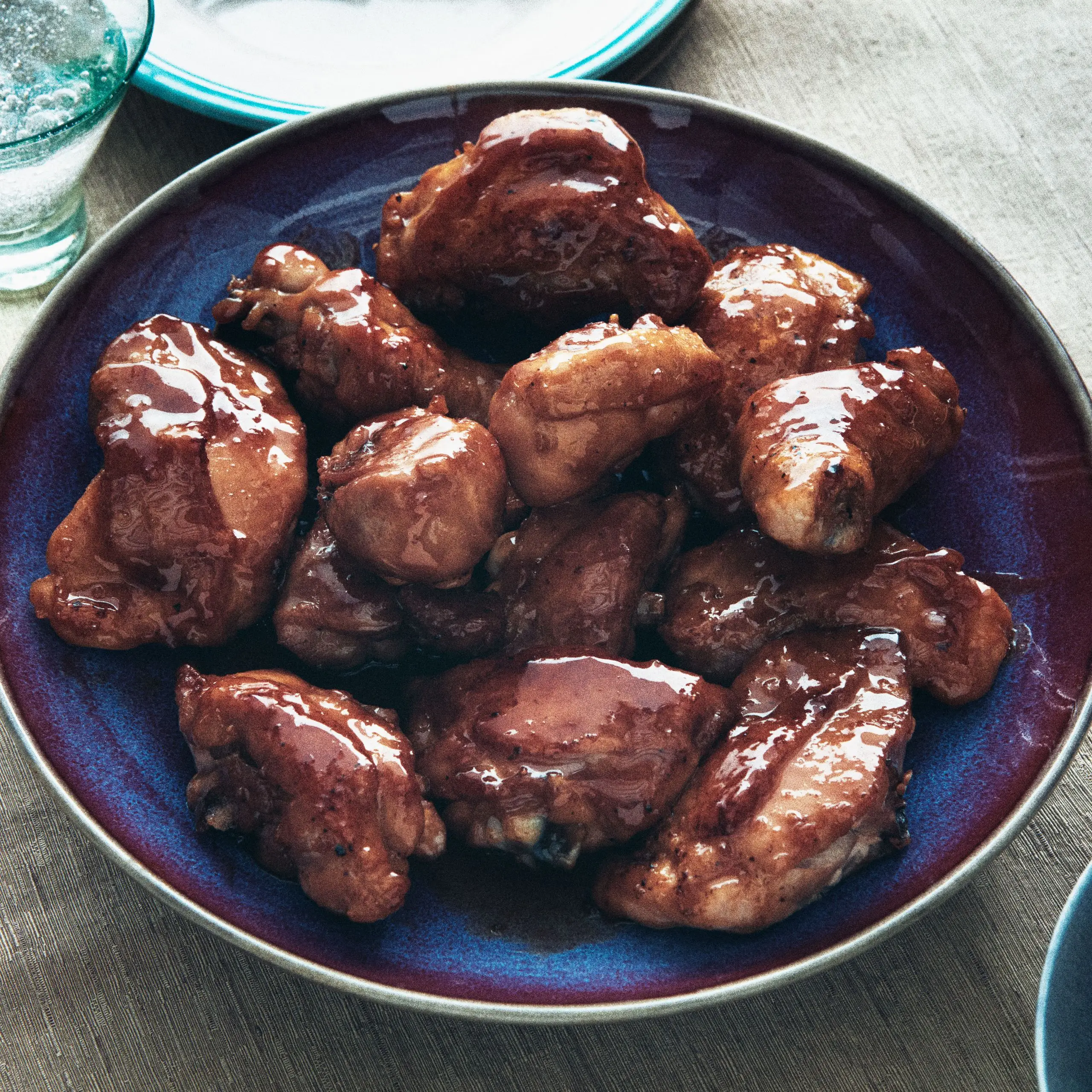 Pernas de frango com mel e mel pegajoso