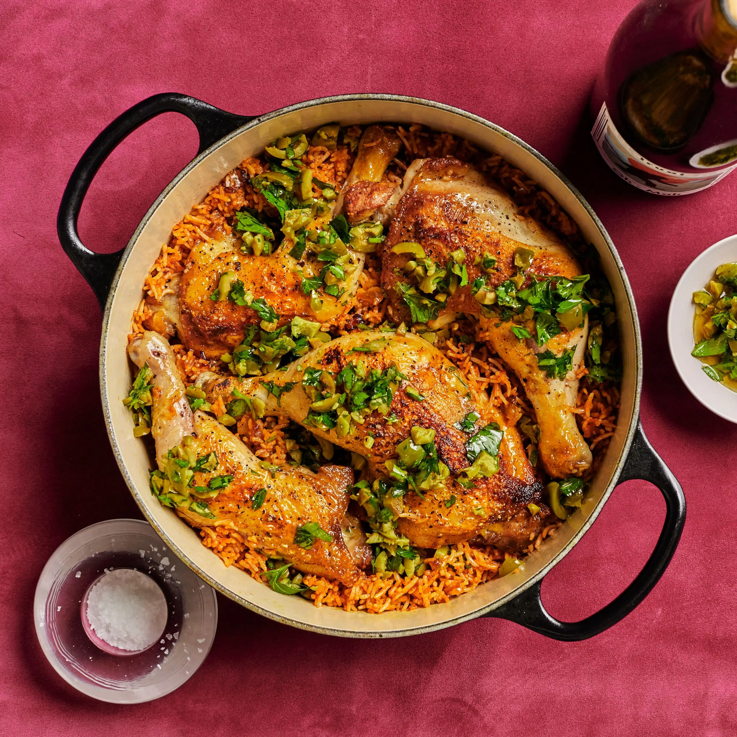 Frango e arroz de uma panela com Olive Gremolata