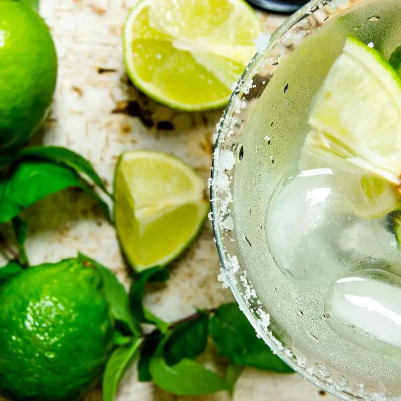 Mistura doce e fonte caseira para margaritas