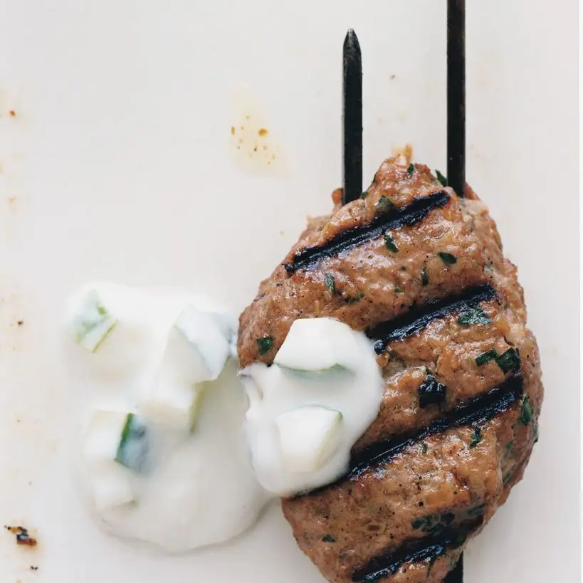 Almôndegas de cordeiro grelhado