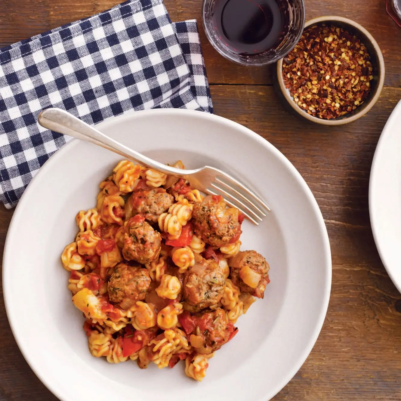 Mini-almôndegas de moer de pressão com radiatori