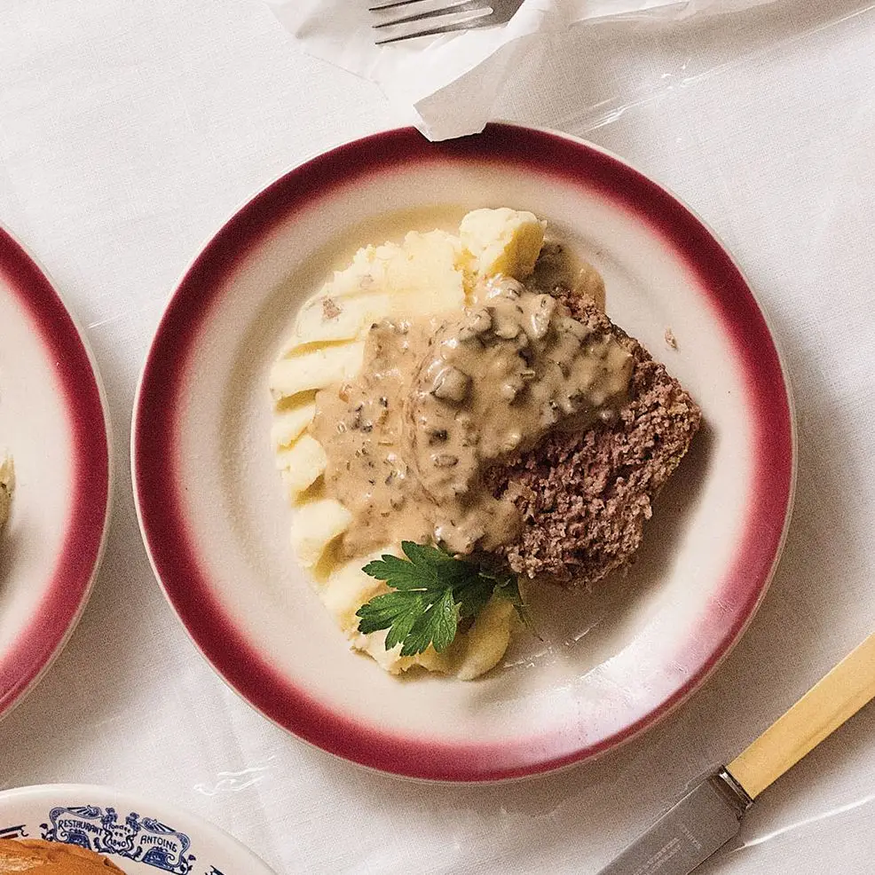 Pão de carne com molho de cogumelo
