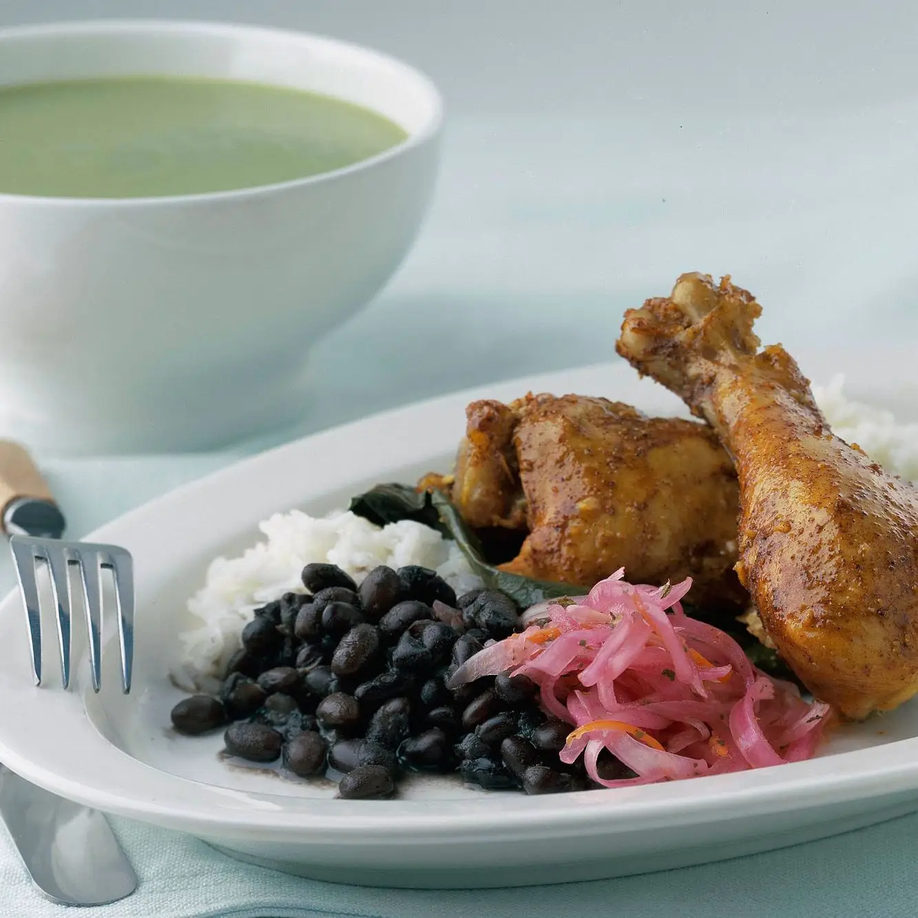 Pernas de frango com molho de alho achiote