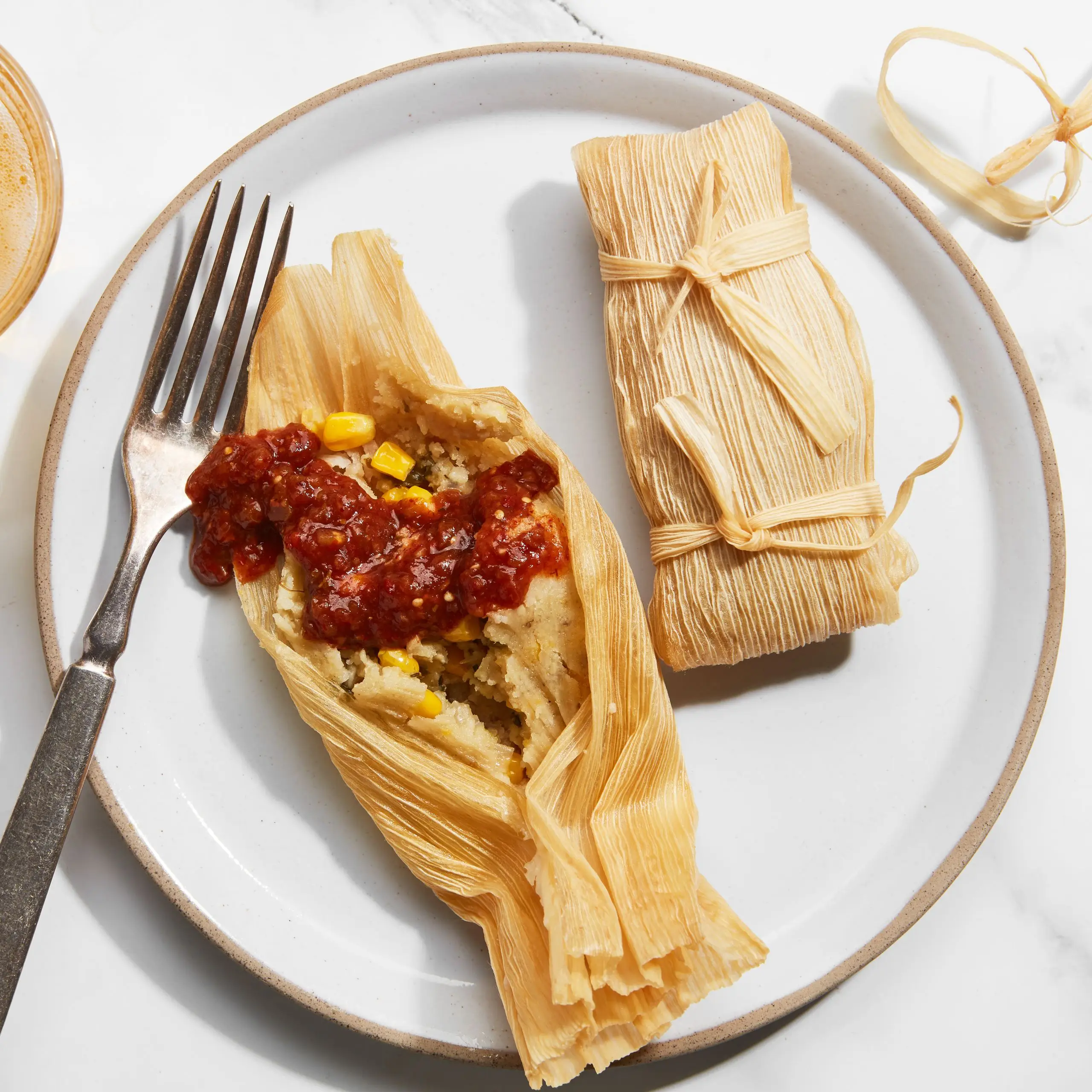 Tamales com milho e poblano chili (tamales com milho e poblano chiles)