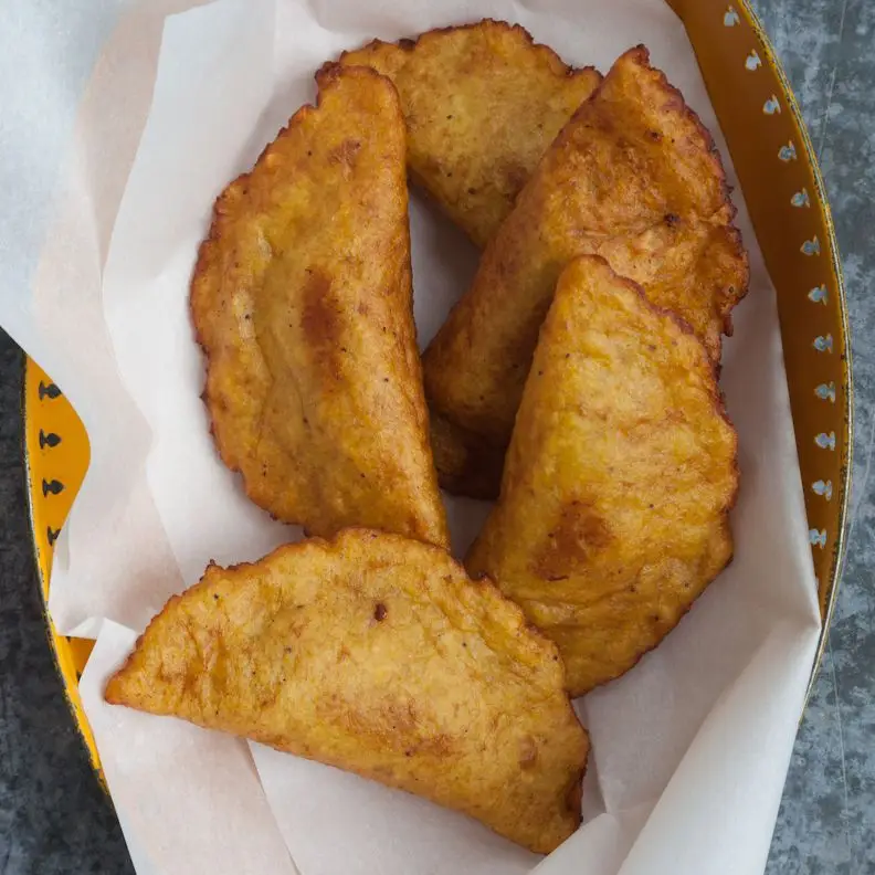 Plantain e Quesadillas de feijão frito