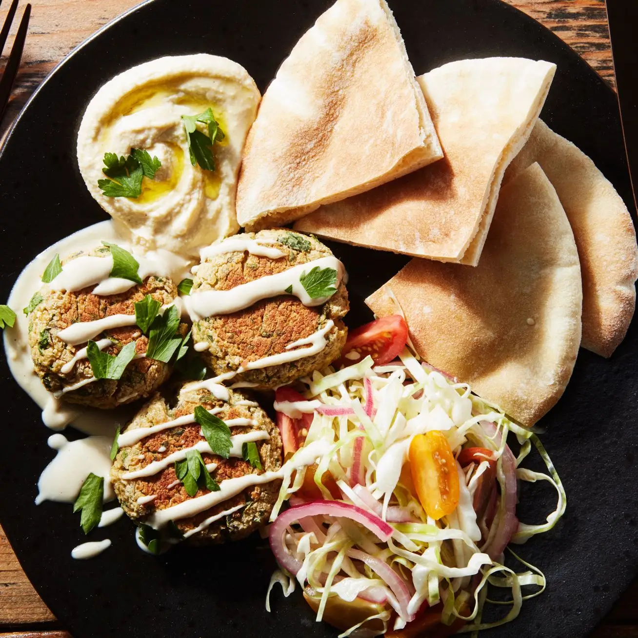Falafel assado com molho de tahini laranja
