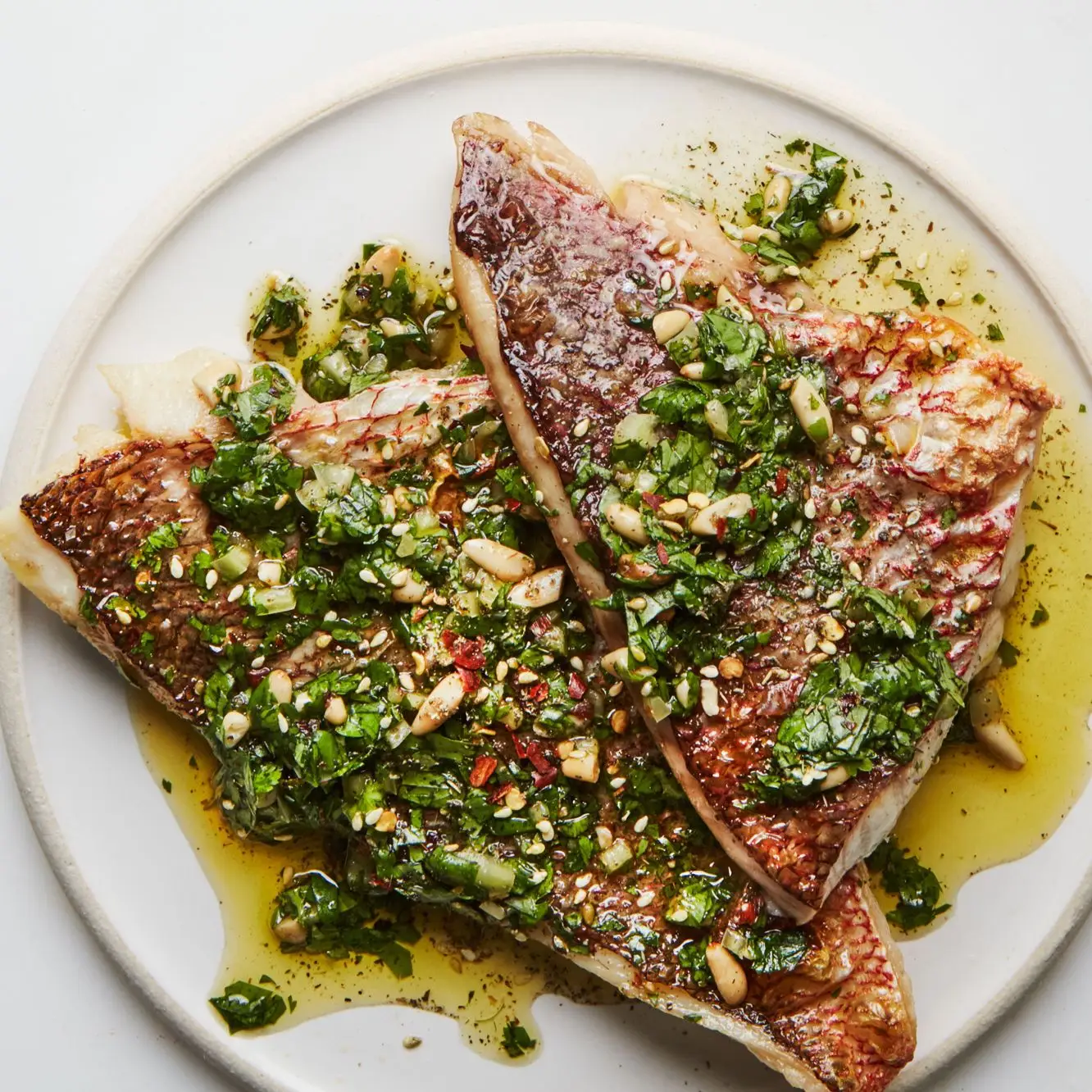 Snapper vermelho grelhado com za'atar salsa verde
