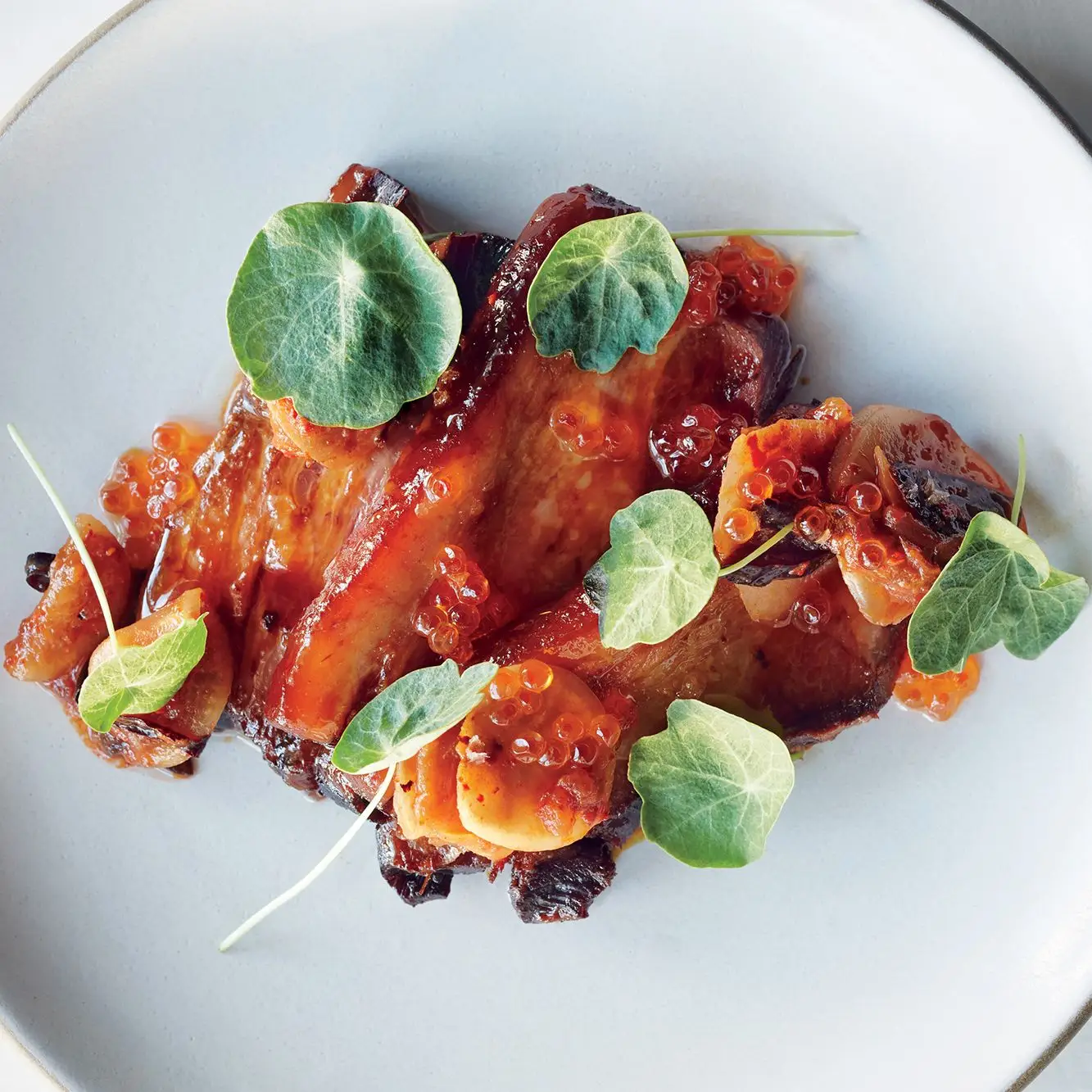 Barriga de porco com chanfrada galangal com robô