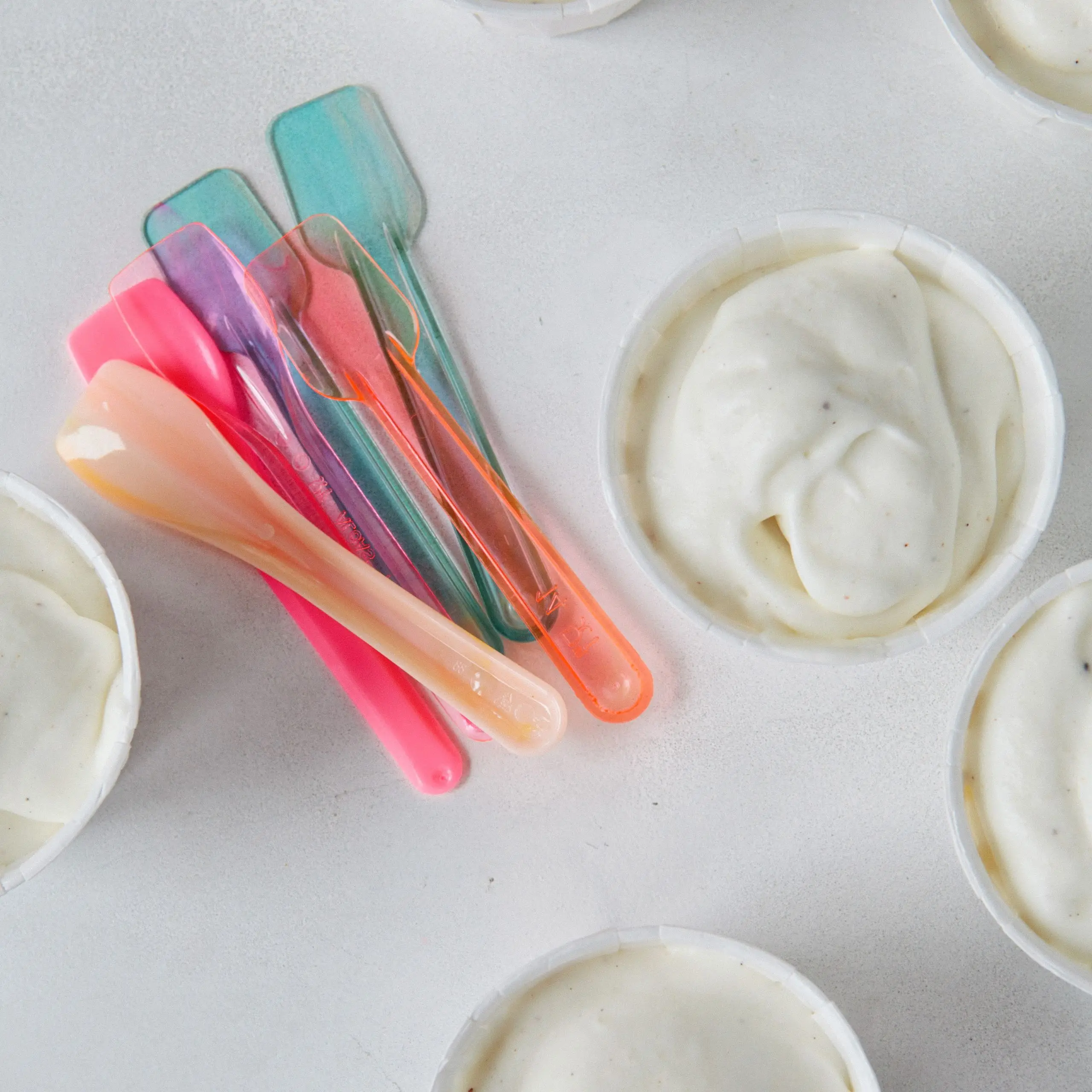 Mousse de cardamom-iogurte com damascos