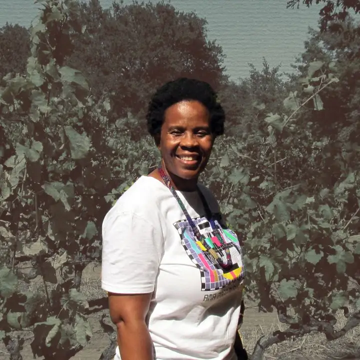 Ntsiki Biyela, primeira enólogo negra da África do Sul, fala sobre vinhos e progresso