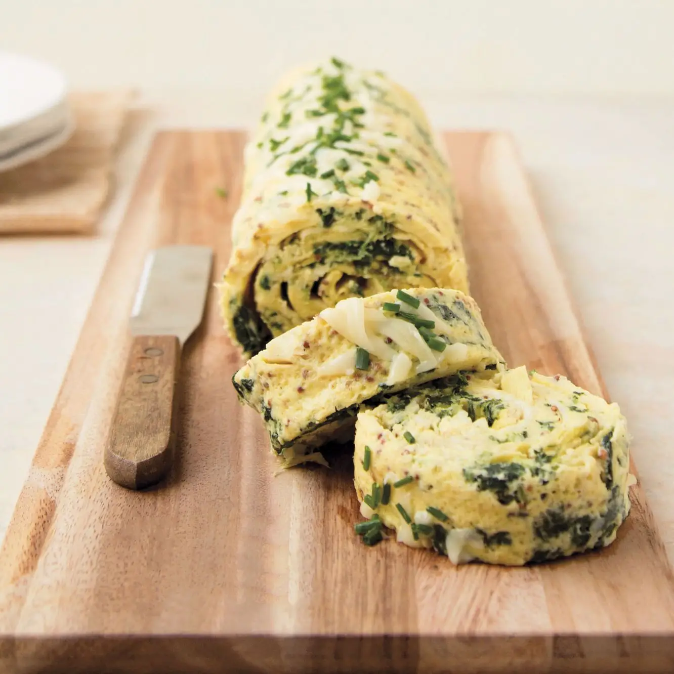 Rodas de omeletes de espinafre e alcachofra