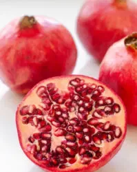 Como remover sementes de uma romã