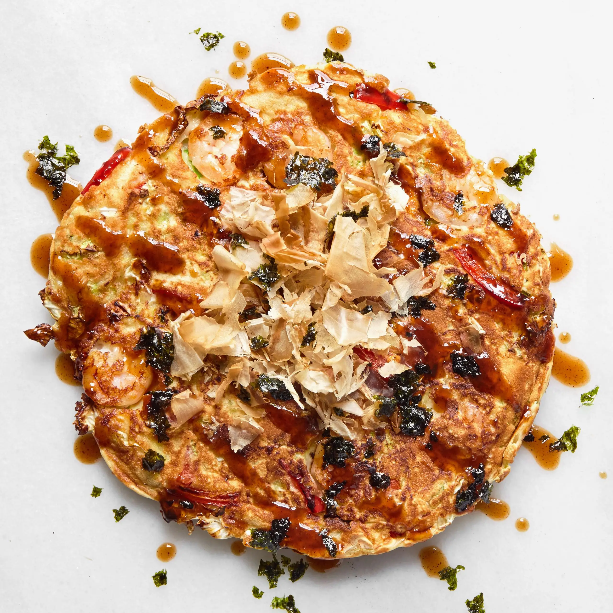 Okonomiyaki (como você gosta) panquecas com flocos de Bonito