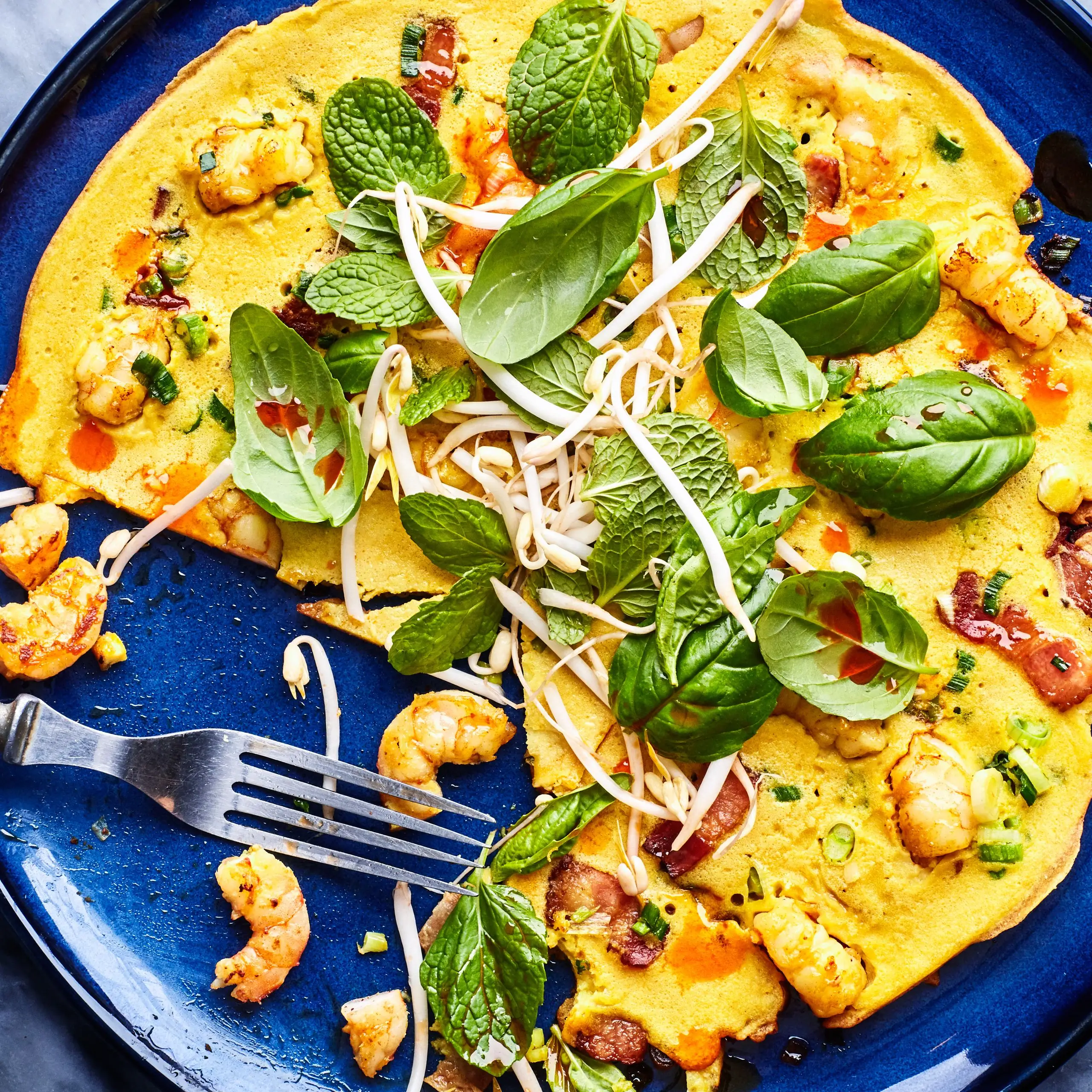 Panquecas de camarão de coco com ervas frescas