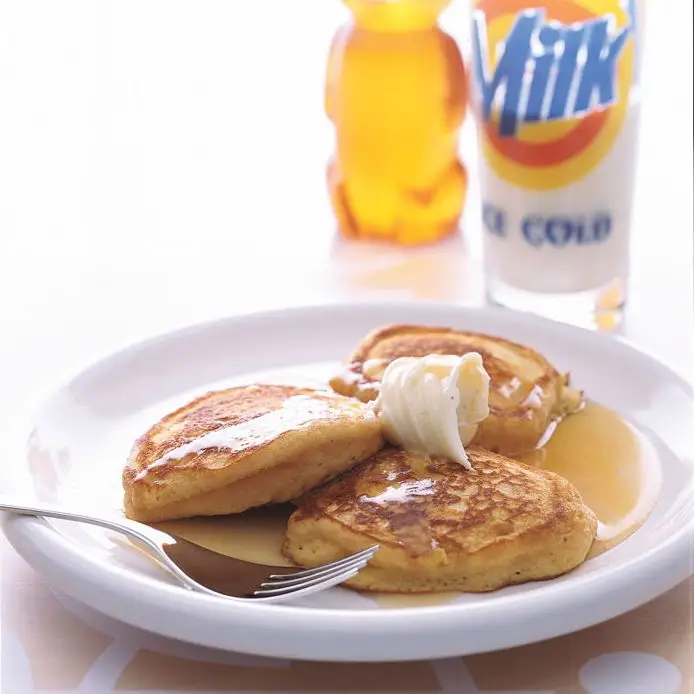 Panquecas de batata-doce com manteiga de mel-camada