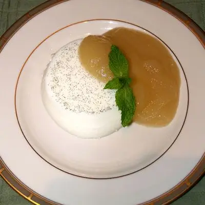 Baunilha panna cotta com geléia de pêra