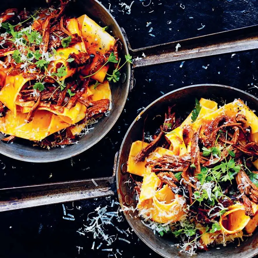Pappardelle com peito cozido lento