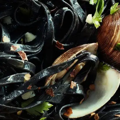 Lula Pint Linguin mit Muscheln und Kräutern