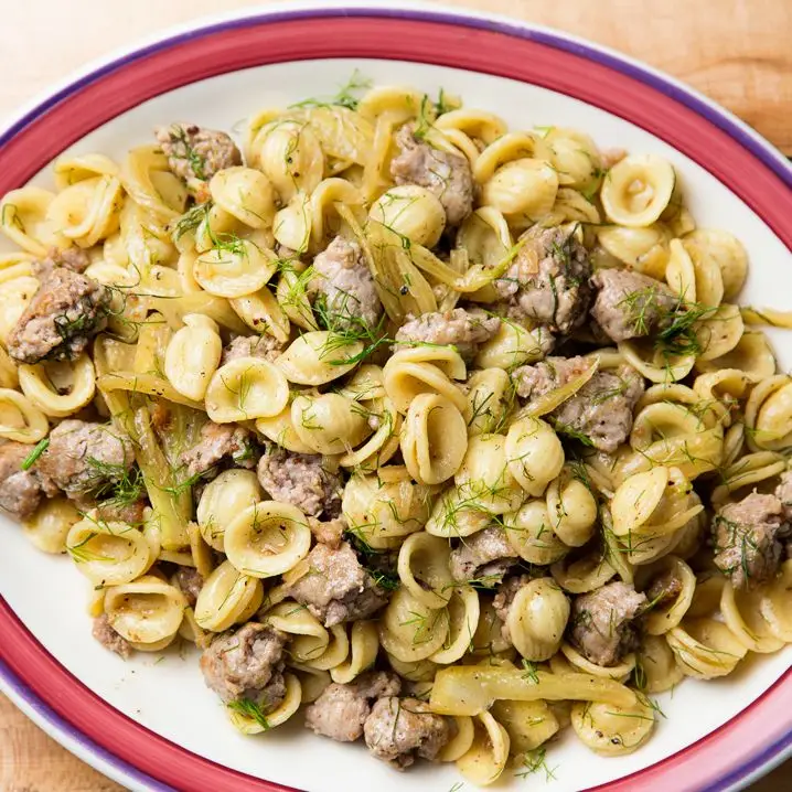 3 ingredientes Orecchiette com salsicha e erva-doce