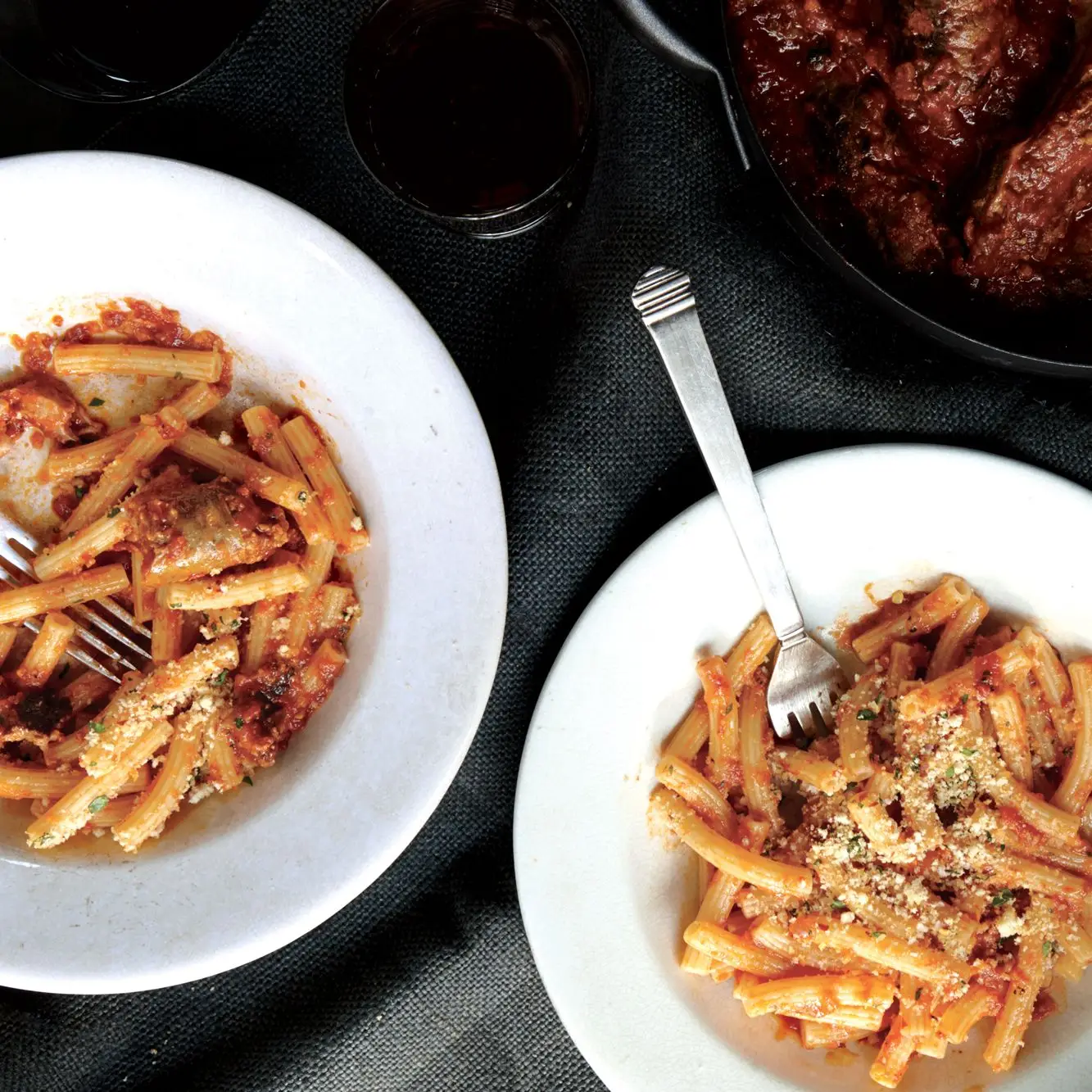 Molho de domingo com salsicha e braciole