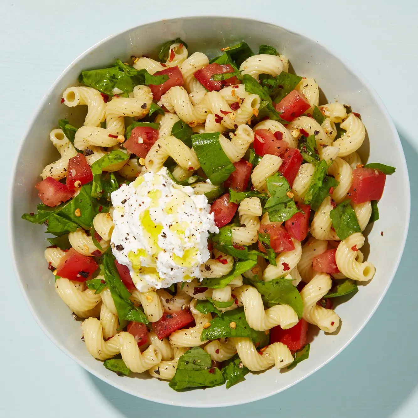Cavatappi com tomate, rúcula e ricota